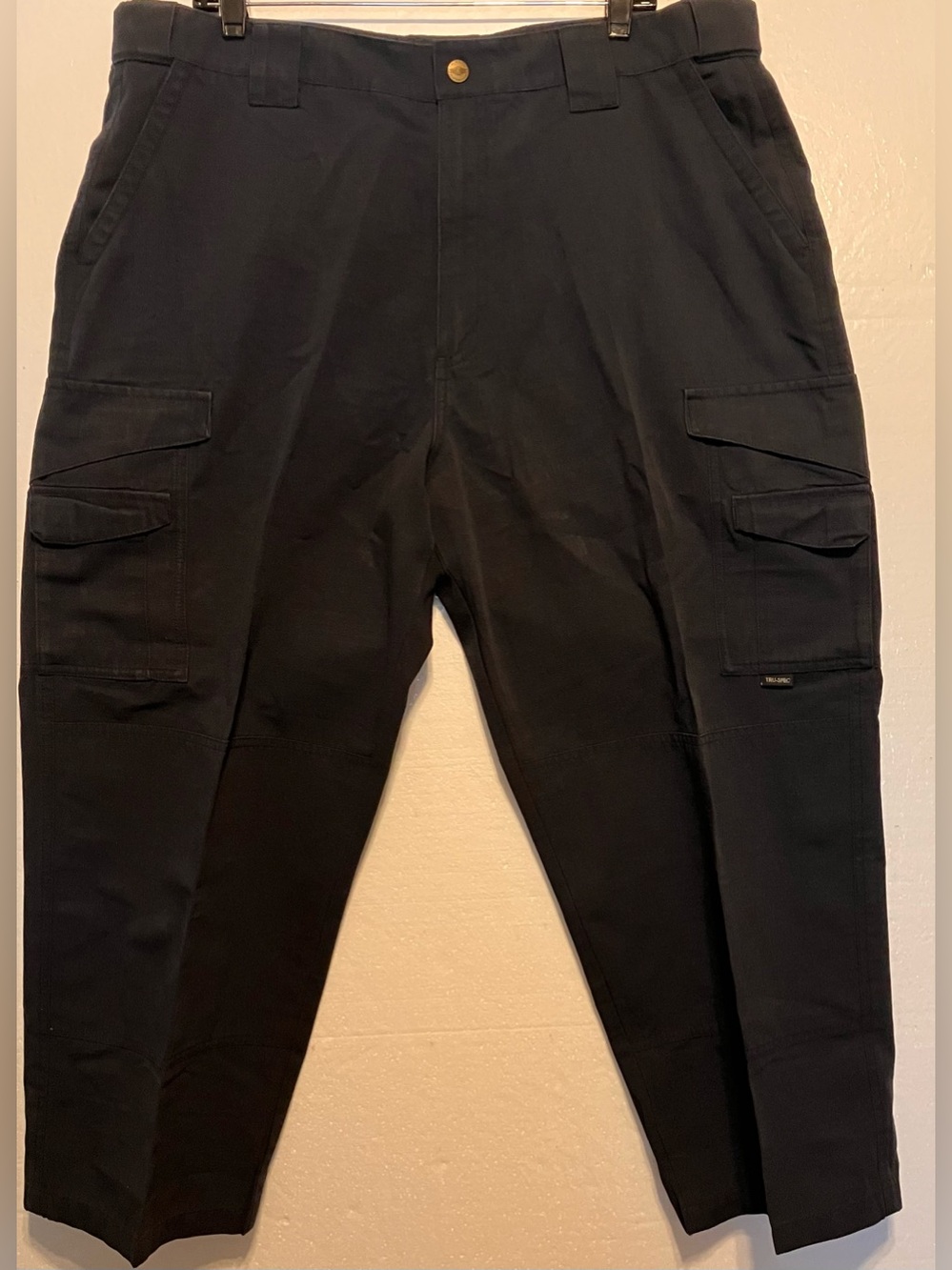 Men's Tru Spec 40x34 Black Cargo Pants with Utility Pockets for police fire emt